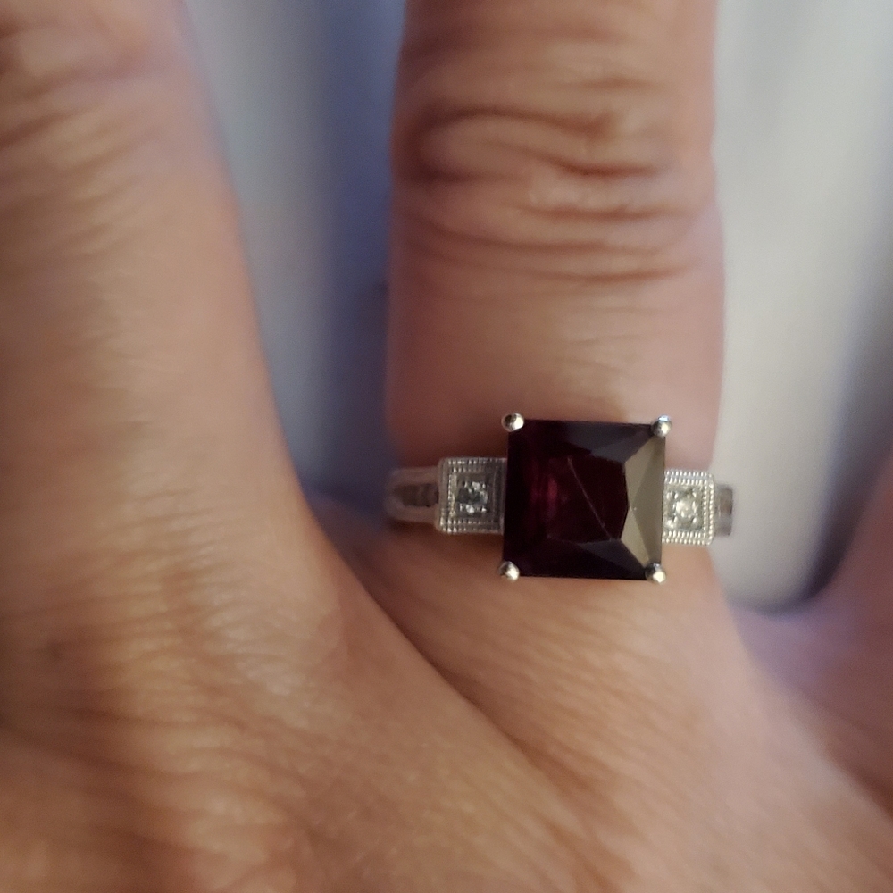 Vintage 14k white gold Diamond and Garnet Ring
